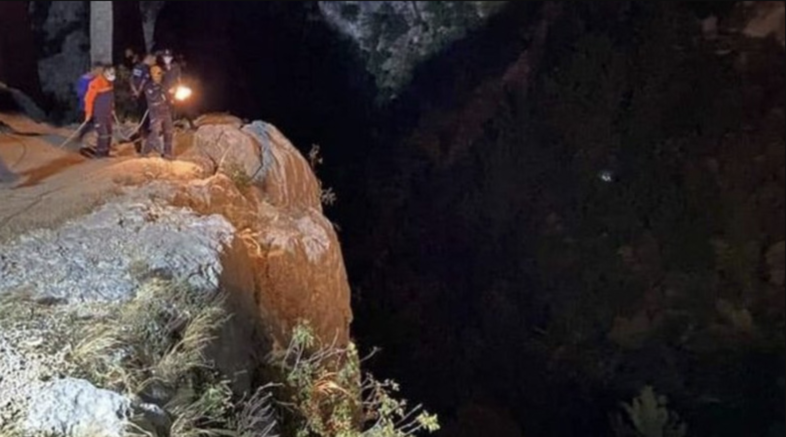 Adana’da Selfie Çekerken Uçurumdan Düştü ve Hayatını Kaybetti