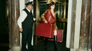 Kısıtlamaların Ötesinde: Hayalinizdeki Şehirlerde Moda Yolculuğu