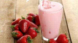 Yazın Ferahlatıcı İhtiyacı: Çilekli Yoğurtlu Marshmallow Milkshake