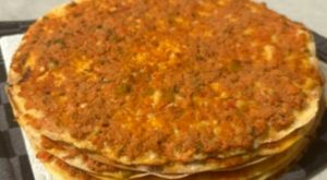 Evde Lahmacun Keyfi: Çıtır Hamurla Gelen Lezzet