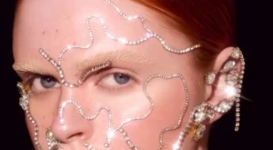 Işıltılı Makyaj: Parlaklık ve Cesaretin Yeniden Doğuşu