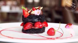 Çilekli Brownie: Lezzetli Bir Şıklık