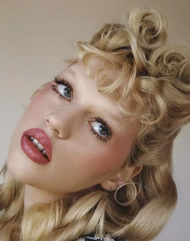 2026'nın makyaj trendleri: cesur ve gerçek görünümler 3 2026 makyaj trendleri