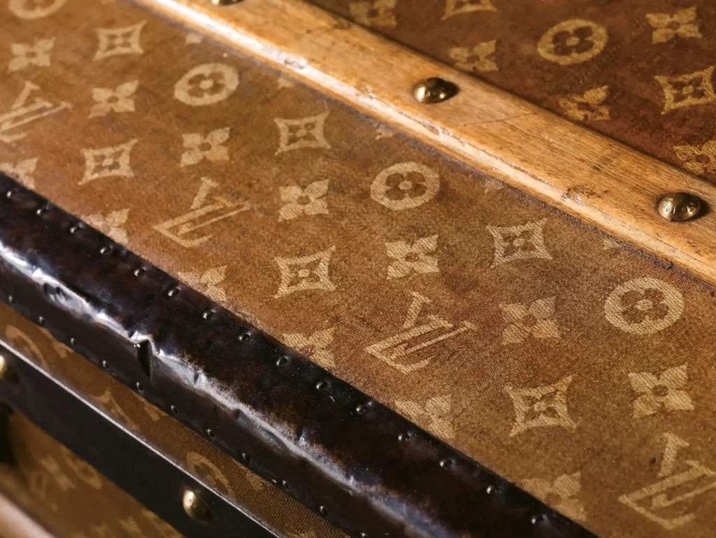 louis vuitton monogram: 130 yıllık bir i̇konun moda yolculuğu 8 louis vuitton monogram