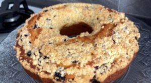 Doğanın Lezzetini Yansıtan: Orman Meyveli Crumble Kek