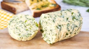 Kahvaltılarınıza Aromatik Bir Dokunuş: Ev Yapımı Otlu Tereyağı