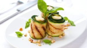 Yaz Sofralarının Yıldızı: Peynirli Izgara Kabak Rulosu