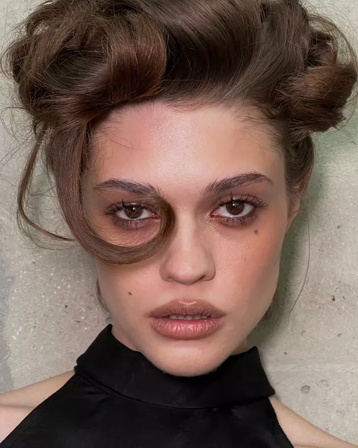 2026'nın makyaj trendleri: cesur ve gerçek görünümler 9 2026 makyaj trendleri