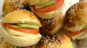 Yumuşacık Mayalı Poğaça: Kahvaltılarınızı Şenlendirin