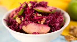 Renklerin Dansı: Yeşil Elmalı Mor Lahana Salatası