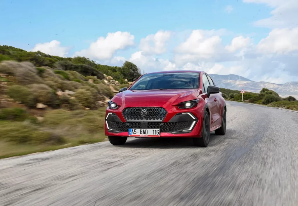 yeni renault clio: tasarım, performans ve teknolojiyle yenilendi 6 yeni renault clio