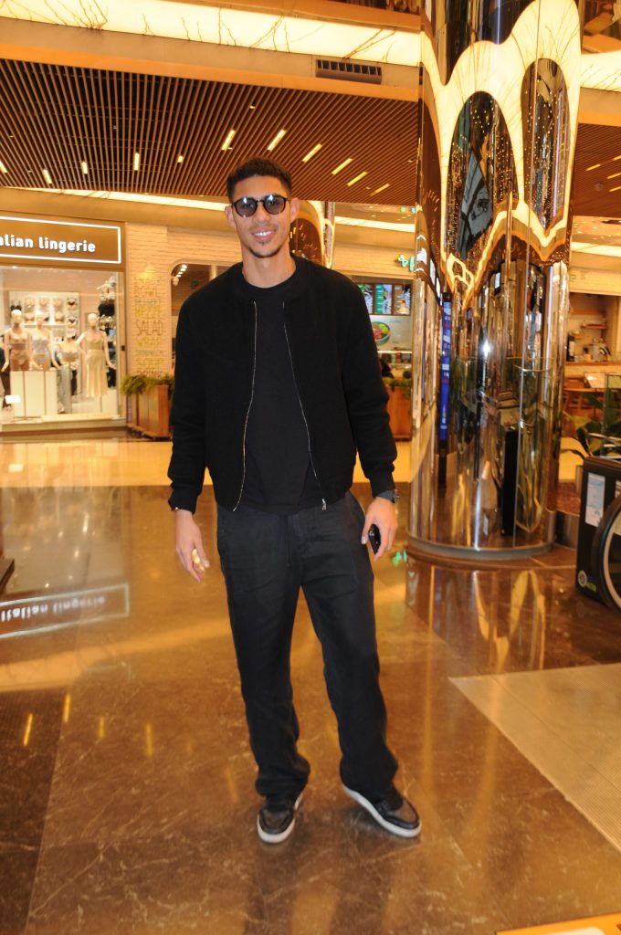 alışveriş merkezlerinde ünlü rüzgarı: kimler neler yaptı? 3 ünlü alışveriş