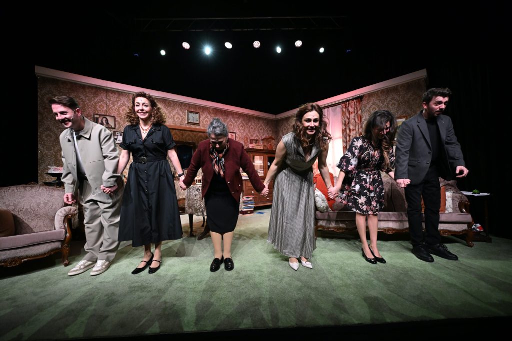 bir aile provası: tiyatroda duyguların dansı 4 bir aile provası