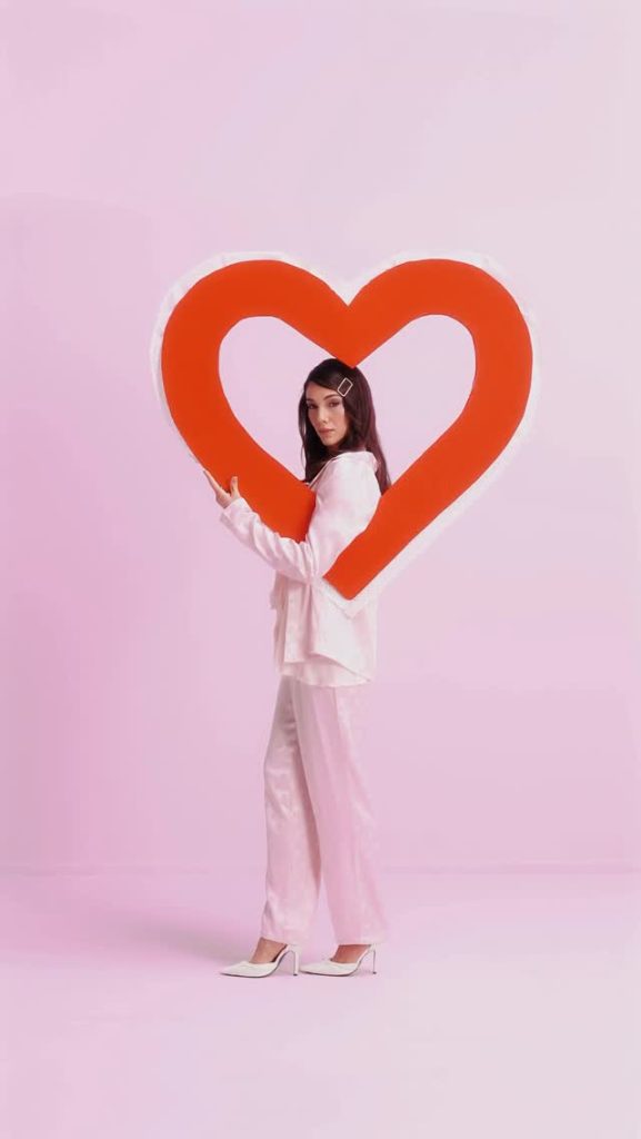 zerrin'in aşk mesajı: sevgililer günü rüzgarı 1 zerrin aşk