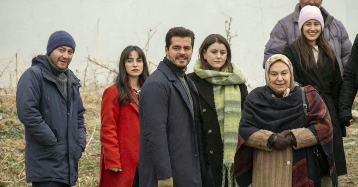 Gönül Dağı'nda Kalp Atışları: Esra ve Çetin'in Hikayesi