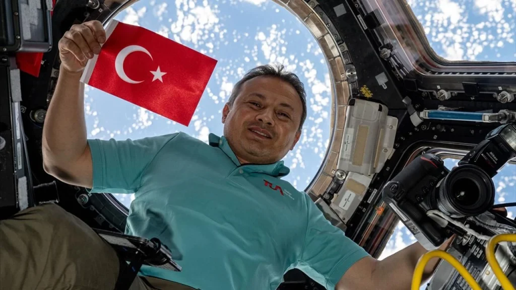 uzayda akıllı telefon dönemi: astronotlar artık selfie çekecek 2 uzayda akıllı telefon
