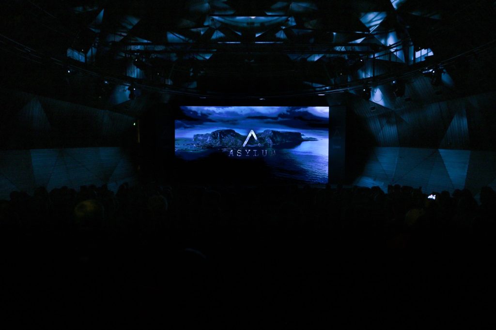 asylum: distopik bir hikayenin arka planında 2 asylum dizisi