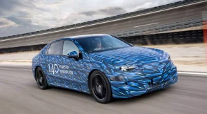 Yenilikçi Elektrikli Mercedes-Benz C-Class ile Tanışın