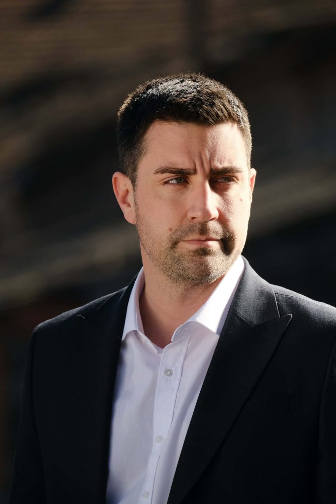 kadir’in dünyası: hırs, aşk ve hayatta kalma mücadelesi 1 çirkin dizi