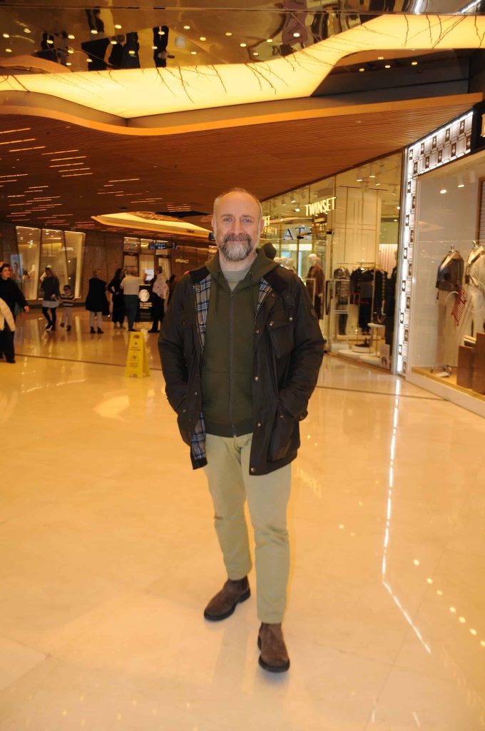 ünlülerin alışveriş keyfi: avm’lerde neşeli anlar 2 ünlülerin alışveriş keyfi