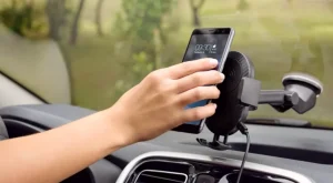 Yeni Düzenlemeyle Artık Araç Ön Camında Telefon Tutucu Yok