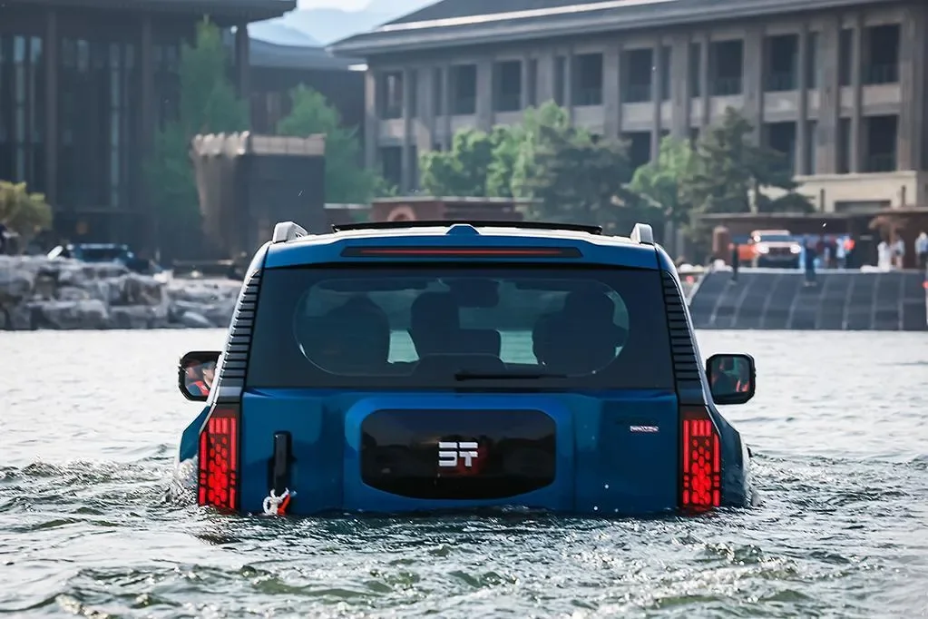 amfibik suv